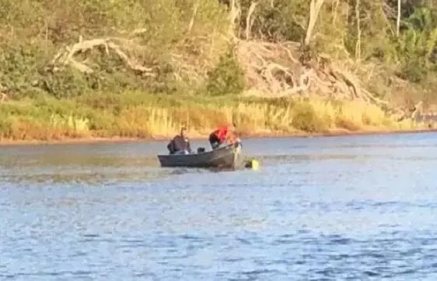 Mulher cai de barco junto a bebê se afoga e morre em rio de MS Diário X