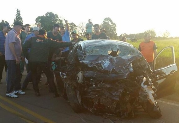 Acidente fatal Colisão entre dois carros deixa 5 mortos em rodovia