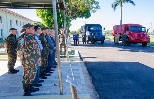 Exército doa 4 viaturas de transporte pessoal à segurança pública de MS