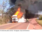 Pneu estoura e caminhão é tomado por incêndio no tanque de combustível