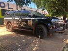 Homem mata a namorada do pai a tiros na frente dos filhos após fofoca sobre relacionamento em MS 