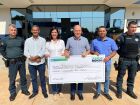 Parceria entre a vereadora Adriana Nabhan e o deputado estadual Junior Mochi garante entrega de ar-condicionados à Polícia Militar de Coxim