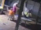 Menino de dois anos corre para abraçar a mãe após disparo acidental em Rio Verde 
