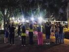 Familiares e amigos fazem vigília na Santa Casa por menina queimada com chapão em Coxim