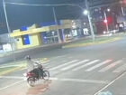 Motociclista parado em semáforo é atropelado e suspeito foge em MS