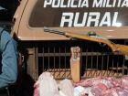 Homem é preso com carne de jacaré e javali, arma e munições na zona rural em MS