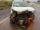 Vereador de Coxim escapa ileso de grave acidente na BR-163 após carro rodar na pista e atingir carreta