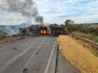 Batida entre caminhões deixa feridos graves e provoca incêndio na BR-158