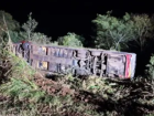 Ônibus com 67 paraguaios cai em ribanceira e deixa 3 mortos; 40 ficam feridos