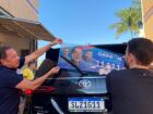 Com adesivaço, Gerson Claro inicia campanha à reeleição destacando experiência e resultados
