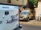 Marido é preso por feminicídio após mãe encontrar filha morta no sofá de casa em MS