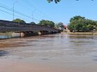 Rio Taquari sobe 49 centímetros em cinco horas e se aproxima da cota de emergência, em Coxim