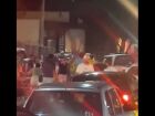 Adolescente pega arma do pai e mata homem durante carreata política em MS
