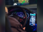 Motorista de app é preso por abrir porta do carro e se 'exibir' para pedestres em MS