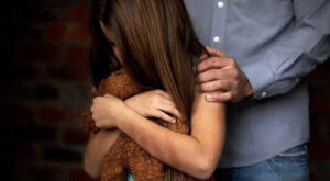 Pastor acusado de estupro tentou pagar para ter rela&ccedil;&atilde;o sexual com adolescente: 'perguntou quanto eu cobrava' 