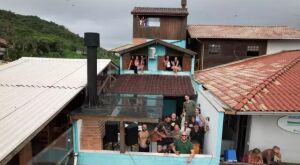 Amigos e irm&atilde;os sa&iacute;ram de Coxim em MS para criar r&aacute;dio e colocar povo para dan&ccedil;ar em SC