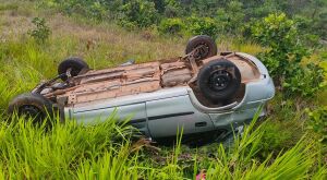 Capotamento entre S&atilde;o Gabriel do Oeste e Rio Negro deixa um morto