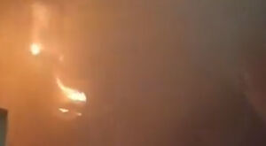 Menina de 7 anos &eacute; resgatada de colch&atilde;o em chamas ap&oacute;s padrasto incendiar casa em MS
