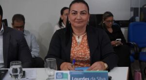 Sess&atilde;o tensa e marcada por longos debates termina com C&acirc;mara de Coxim mantendo mandato de Lourdes da Silva por 7 votos a 5
