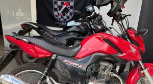 Pol&iacute;cia Militar em Coxim apreende armas e recupera motocicletas roubadas ap&oacute;s confronto  