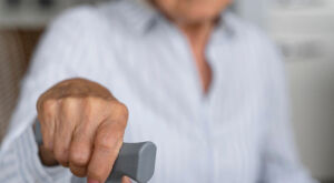 Parkinson avan&ccedil;a com envelhecimento e exige aten&ccedil;&atilde;o a sinais 'invis&iacute;veis'