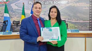 Glenda Melo &eacute; homenageada com Mo&ccedil;&atilde;o de Congratula&ccedil;&atilde;o da C&acirc;mara de Coxim por indica&ccedil;&atilde;o do vereador  Johnny Guerra Gai