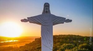 Entre o c&eacute;u, a f&eacute; e o infinito: o Cristo Redentor do Pantanal e a alma de Coxim