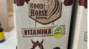 Veterin&aacute;ria influenciadora &eacute; presa por vender shampoo de cavalo como produto humano

