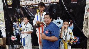 Atletas de Coxim conquistam t&iacute;tulos em campeonato estadual de karat&ecirc; e j&aacute; miram desafios internacionais