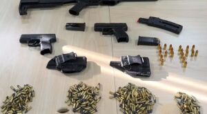 Pol&iacute;cia Federal descobre fraude em registro de CAC e apreende fuzil, pistolas e 300 muni&ccedil;&otilde;es em MS 