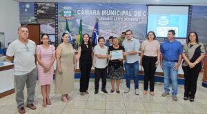 Vereadora L&uacute;cia da AAVC homenageia servidores do Detran de Coxim com Mo&ccedil;&atilde;o de Congratula&ccedil;&atilde;o