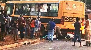 Homem morre ap&oacute;s acidente entre bicicleta el&eacute;trica e &ocirc;nibus escolar em MS 