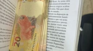 Suspeito &eacute; preso com R$ 2 mil em notas falsas dentro de livro em MS 