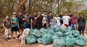 Guardi&otilde;es da Natureza da Ordem DeMolay recolhem 28 sacos de lixo durante mutir&atilde;o no C&oacute;rrego Fortaleza, em Coxim