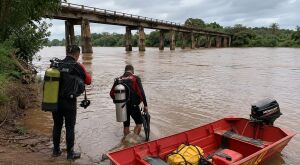 Mergulhadores refor&ccedil;am buscas por homem no Rio Taquari em Coxim 