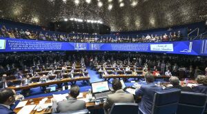 Em vit&oacute;ria de Lula, Senado aprova PEC do fim da escala 6x1 e trabalhador ter&aacute; dois dias de folga por semana