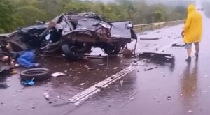 Acidente entre picape e carreta deixa dois em estado grave na BR-163 em Rio Verde 