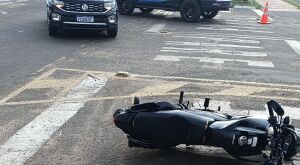 Grave acidente envolvendo motocicleta &eacute; registrado na avenida Virg&iacute;nia Ferreira em Coxim