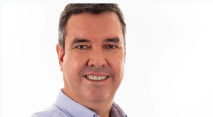 Eduardo Riedel &eacute; reeleito governador de Mato Grosso do Sul