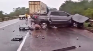 Militares do Ex&eacute;rcito de Coxim morrem ap&oacute;s batida entre caminhonete e carreta na BR-163