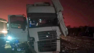 Colisão entre caminhões mata empresário na MS-306