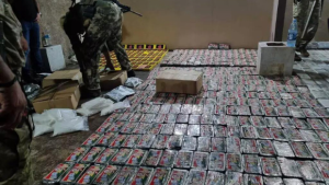 Cocaína encontrada em casa na fronteira pesou 1.117 quilos