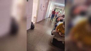Paciente flagra crianças em estado grave internadas no corredor de hospital