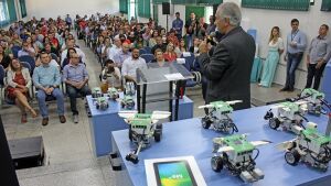 Escolas estaduais recebem conjuntos de robótica