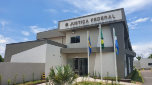 Justiça Federal determina que INSS pague R$ 15 mil em danos morais por demora na implantação de benefício previdenciário