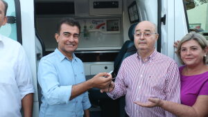 Marçal entrega ambulância semi-UTI para Nova Andradina