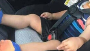 Criança de 5 anos morre de calor após mãe o esquecer trancado dentro de carro