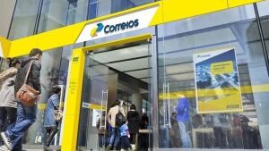 Em crise, Correios lançam proposta que prevê redução de jornada, suspensão de férias e fim do trabalho remoto
