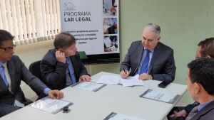 Presidente do TJMS apresenta programa Lar Legal para prefeitos de Coxim e Alcinópolis