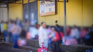 'Não abandono': mães de presidiários enfrentam frio para passar dia ao lado dos filhos em MS